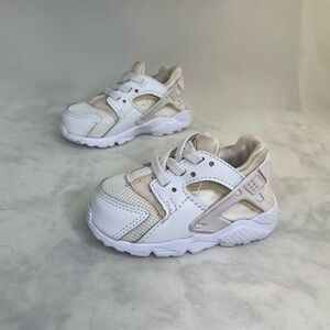 Nike Huarache White Cream Baby Sneakers Sleek Design Size 4C